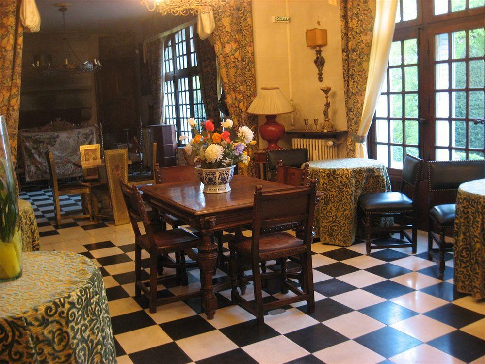Chateau De Montbrun Hotel Saint-Michel-Chef-Chef Exterior photo